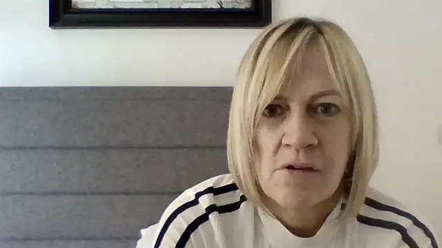 Snapshot of Milfshake227 chatting on 1, 3, 2026 Milfshake227 online show from 1, 3, 2026