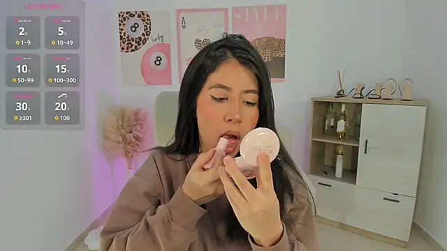 Sussan Monroe online show from 10, 4, 2026