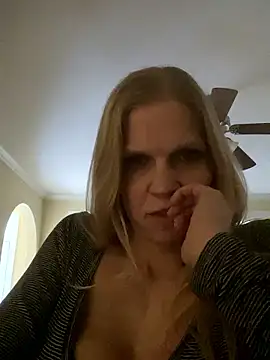 TinyDancer1027 online show from 11, 1, 2026