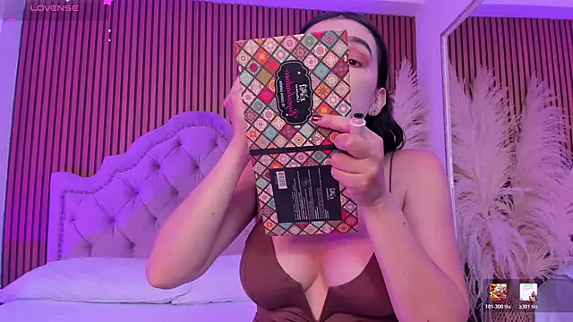 Snapshot of Violett_hott_ chatting on 13, 2, 2026 Violett hott online show from 13, 2, 2026