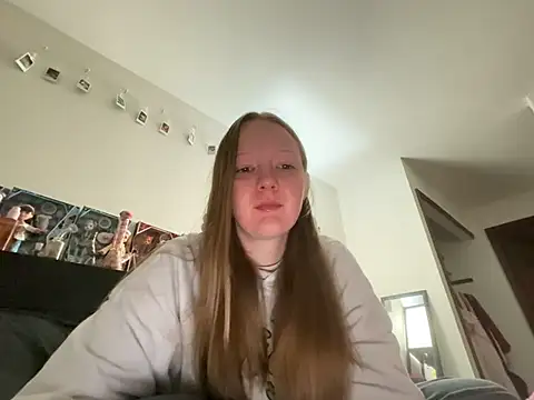 Snapshot of prettygirltracy_12 chatting on 1, 2, 2026 prettygirltracy 12 online show from 1, 2, 2026