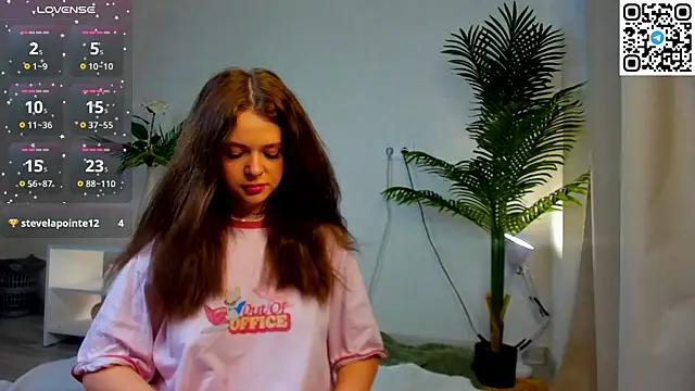 Snapshot of desiree_doll chatting on 14, 1, 2026 desiree doll online show from 14, 1, 2026