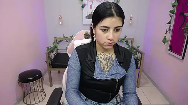 Snapshot of Adri_gomez_x chatting on 19, 7, 2026 Adri gomez x online show from 19, 7, 2026