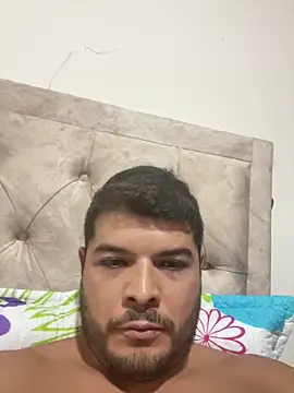 Snapshot of omarfer19 chatting on 8, 4, 2026 omarfer19 online show from 8, 4, 2026