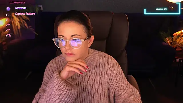 Snapshot of Dafni_Monn chatting on 7, 11, 2025 Dafni Monn online show from 7, 11, 2025