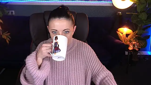 Snapshot of Dafni_Monn chatting on 19, 11, 2025 Dafni Monn online show from 19, 11, 2025