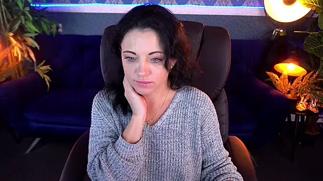 Snapshot of Dafni_Monn chatting on 21, 11, 2025 Dafni Monn online show from 21, 11, 2025