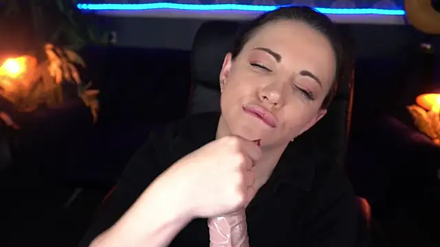 Snapshot of Dafni_Monn chatting on 28, 11, 2025 Dafni Monn online show from 28, 11, 2025