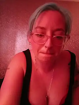 Snapshot of mommamilf69 chatting on 9, 1, 2026 mommamilf69 online show from 9, 1, 2026