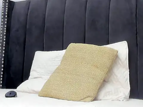 Anikka Albrite  online show from 7, 4, 2026