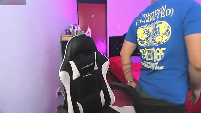 Snapshot of Theo_Rowan chatting on 8, 1, 2026 Theo Rowan online show from 8, 1, 2026