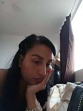LunaRouuse  online show from 15, 5, 2026
