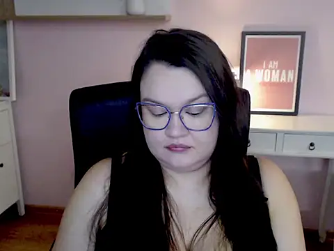 HollyDanceSoul online show from 4, 3, 2026