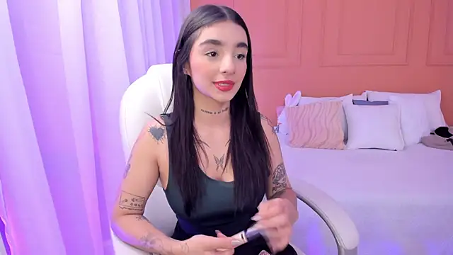 Snapshot of Abriil_cutee chatting on 4, 6, 2026 Abriil cutee online show from 4, 6, 2026