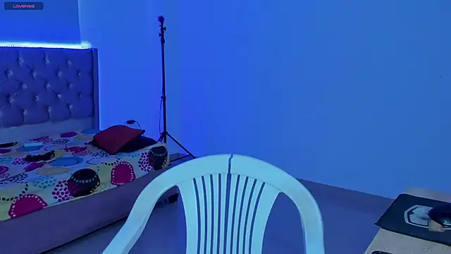 Snapshot of kitty_violet11 chatting on 1, 4, 2026 kitty violet11 online show from 1, 4, 2026