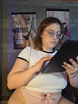 Mia Franklyn online show from 3, 2, 2026