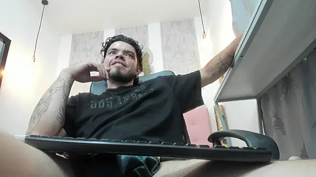 Snapshot of Enzo_Turner chatting on 10, 1, 2026 Enzo Turner online show from 10, 1, 2026