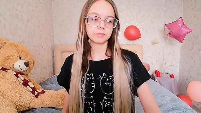 LolliStrawberry online show from 14, 3, 2026