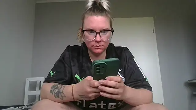 Snapshot of MinchenBienchen98 chatting on 10, 2, 2026 MinchenBienchen98 online show from 10, 2, 2026