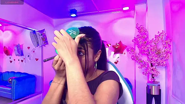 Divinee Cloe online show from 13, 2, 2026