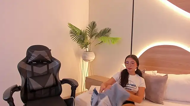 Snapshot of cataleya_castle chatting on 20, 2, 2026 cataleya castle online show from 20, 2, 2026