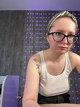 coy girl  online show from 25, 3, 2026