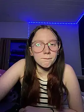 YoungLisaa18 online show from 5, 2, 2026