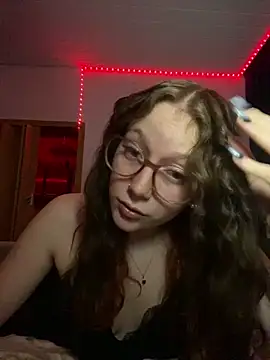 YoungLisaa18 online show from 24, 2, 2026