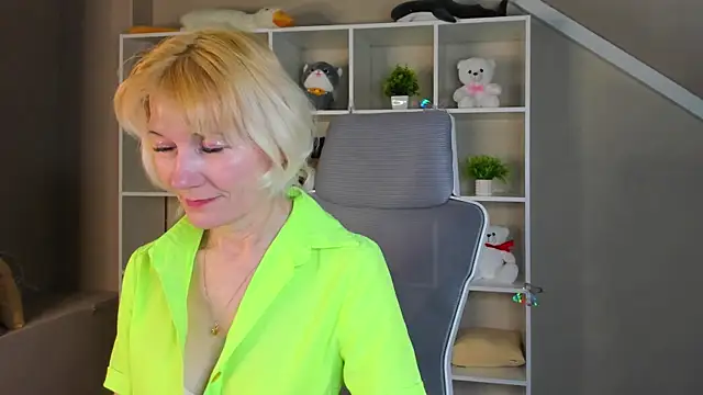 Julie Lucas online show from 9, 4, 2026