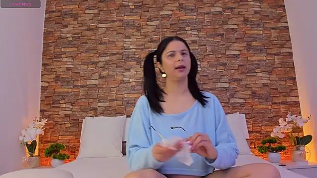 Olivia  Taylor online show from 30, 3, 2026