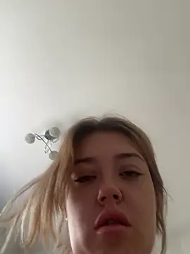 Snapshot of Princess-ivyxoxo chatting on 9, 7, 2026 Princess-ivyxoxo online show from 9, 7, 2026