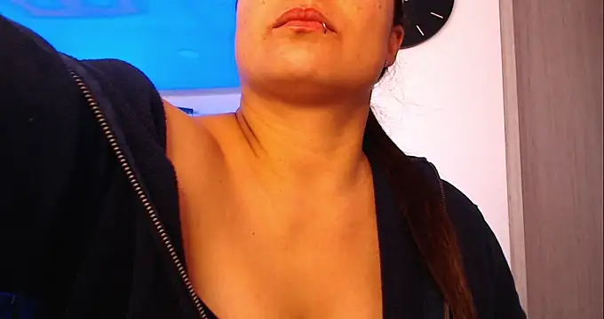 Pretty  Milf online show from 16, 2, 2026