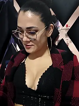 Snapshot of Freyarosse chatting on 3, 2, 2026 Freyarosse online show from 3, 2, 2026