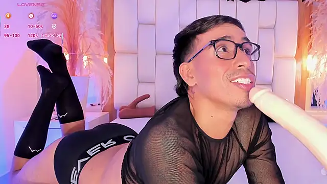 Snapshot of Mr_aronnn_ chatting on 8, 2, 2026 Mr aronnn online show from 8, 2, 2026