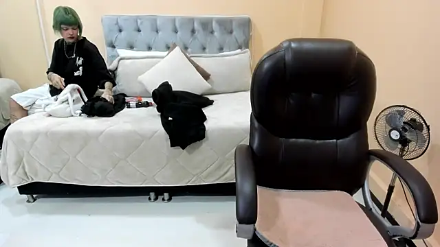 Bela Craxkerr online show from 4, 3, 2026