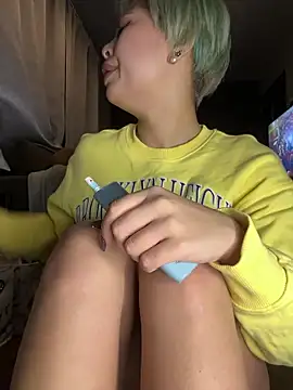 BADBITCHISAKI online show from 16, 4, 2026