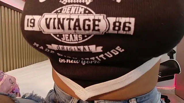 Snapshot of Scarlet_Vixen_ chatting on 10, 2, 2026 Scarlet Vixen online show from 10, 2, 2026