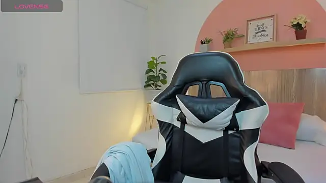 ivette swan online show from 16, 4, 2026