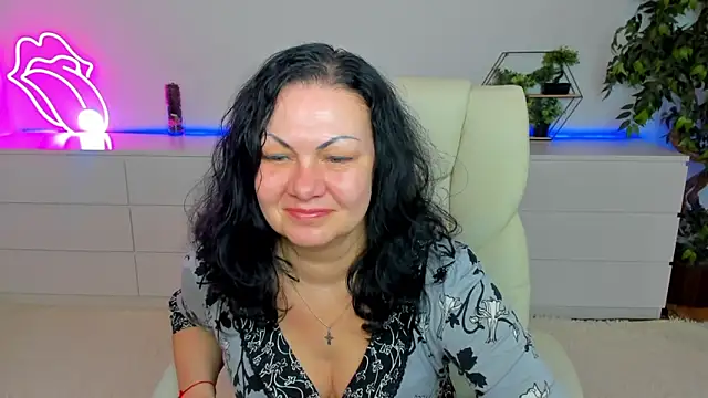 IrissMoon online show from 3, 3, 2026