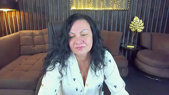 IrissMoon online show from 4, 6, 2026