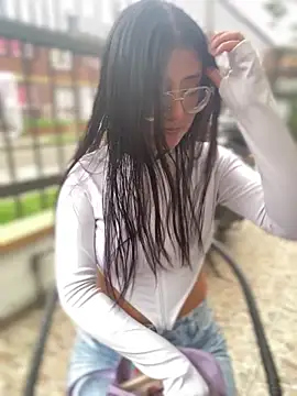 StrawberryPink  online show from 6, 3, 2026