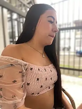 AuroraJohns Pink online show from 2, 2, 2026