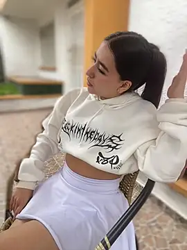 AuroraJohns Pink online show from 19, 2, 2026