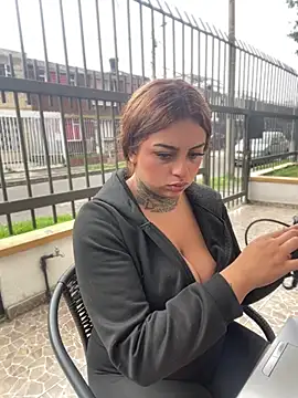 EmilyMoore Pink online show from 7, 2, 2026