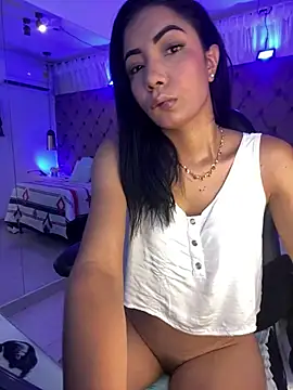 Snapshot of Auri__ chatting on 19, 5, 2026 Auri online show from 19, 5, 2026