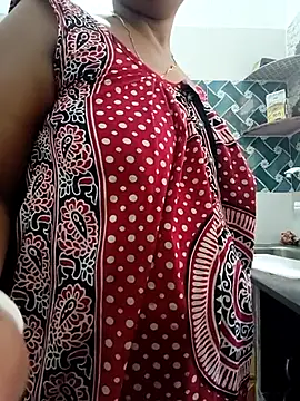 Hot-Tinaa online show from 18, 4, 2026