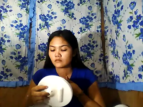 PinaySkinnyJust18 online show from 16, 4, 2026