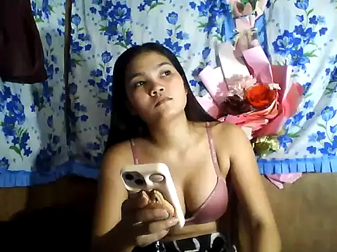 PinaySkinnyJust18 online show from 27, 5, 2026