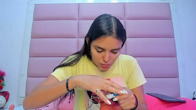 Catalinna 03 online show from 9, 4, 2026