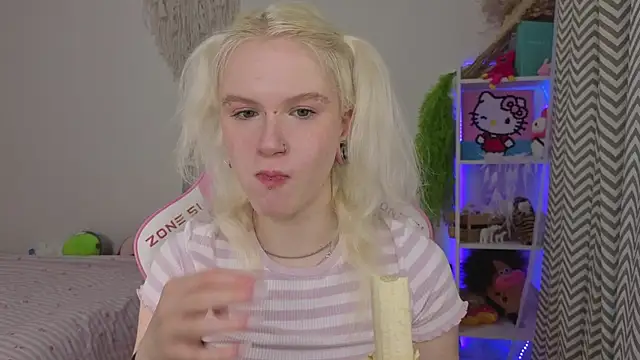 Mia WaterFall online show from 19, 4, 2026